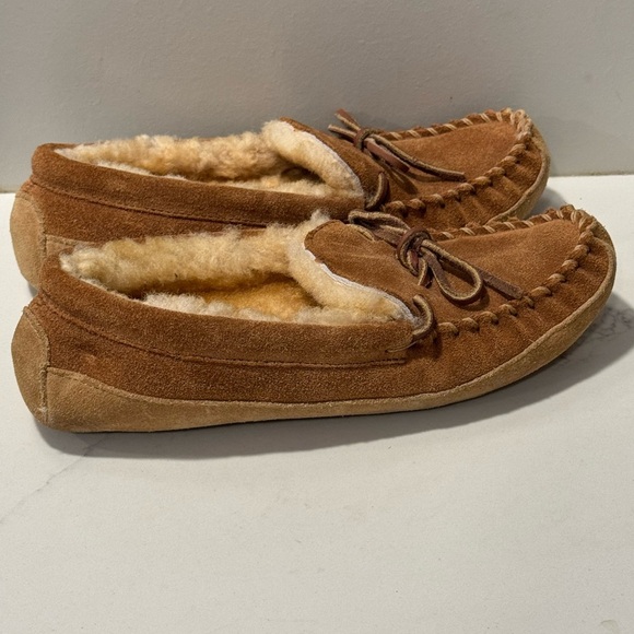 L.L Bean Kids Suede Sherpa Lined Slippers - Picture 4 of 8